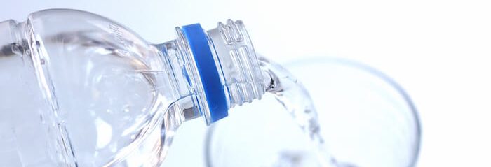 水を注ぐ