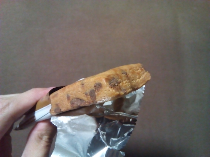 クエストバー チョコチップクッキー バーの開封後