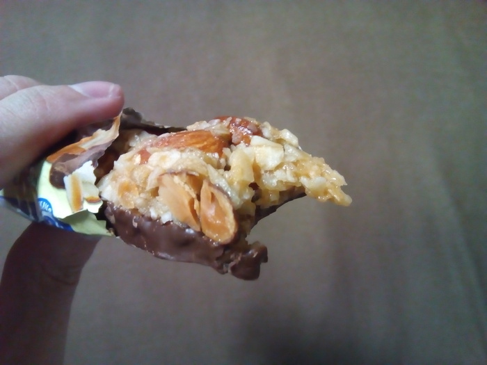アトキンス アドバンテージ ダークチョコレート アーモンド ココナッツクランチバー バーの食後
