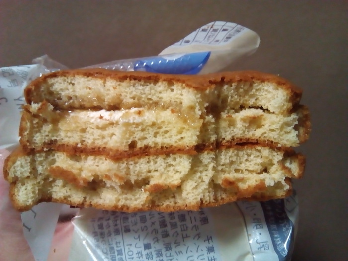 ローソン ブランのパンケーキ 半分
