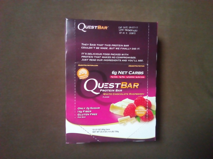 クエストバー ホワイトチョコレートラズベリー 正面