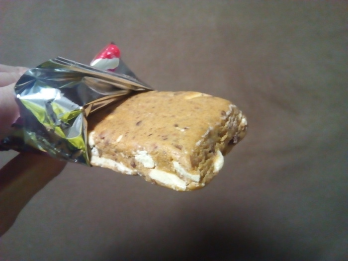 クエストバー ホワイトチョコレートラズベリー バーの開封後