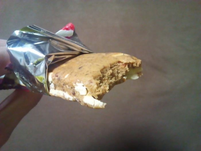 クエストバー ホワイトチョコレートラズベリー バーの食後